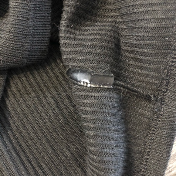 SOLD * DIVIDED H&M Cropped Sweater - Picture 6 of 6